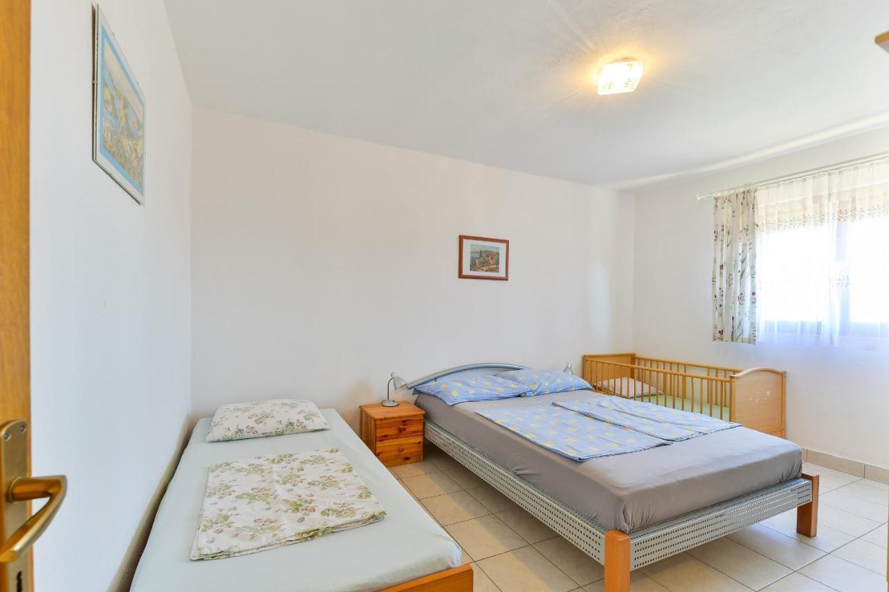 Apartments Gogoljak Vir Exterior photo