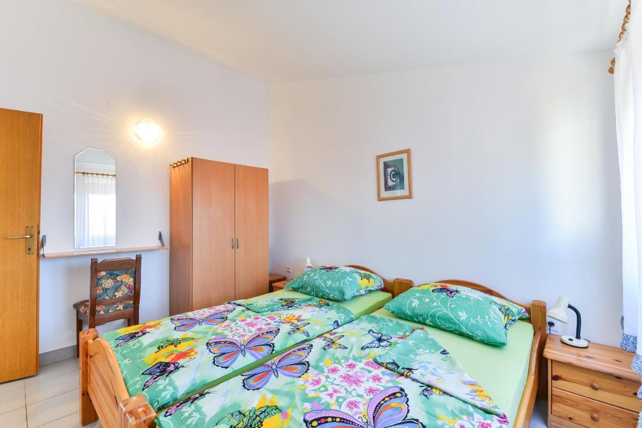 Apartments Gogoljak Vir Exterior photo