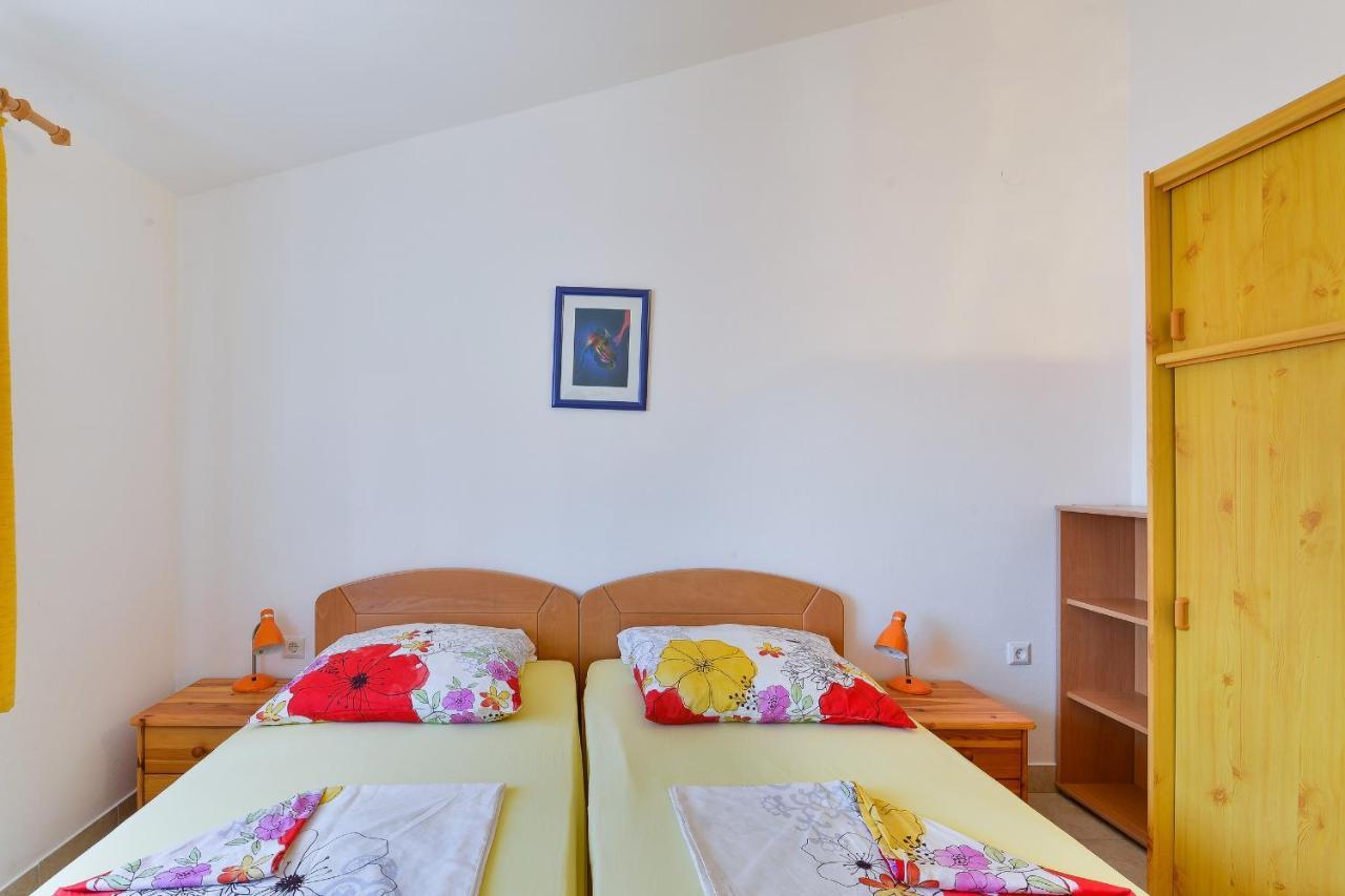 Apartments Gogoljak Vir Exterior photo